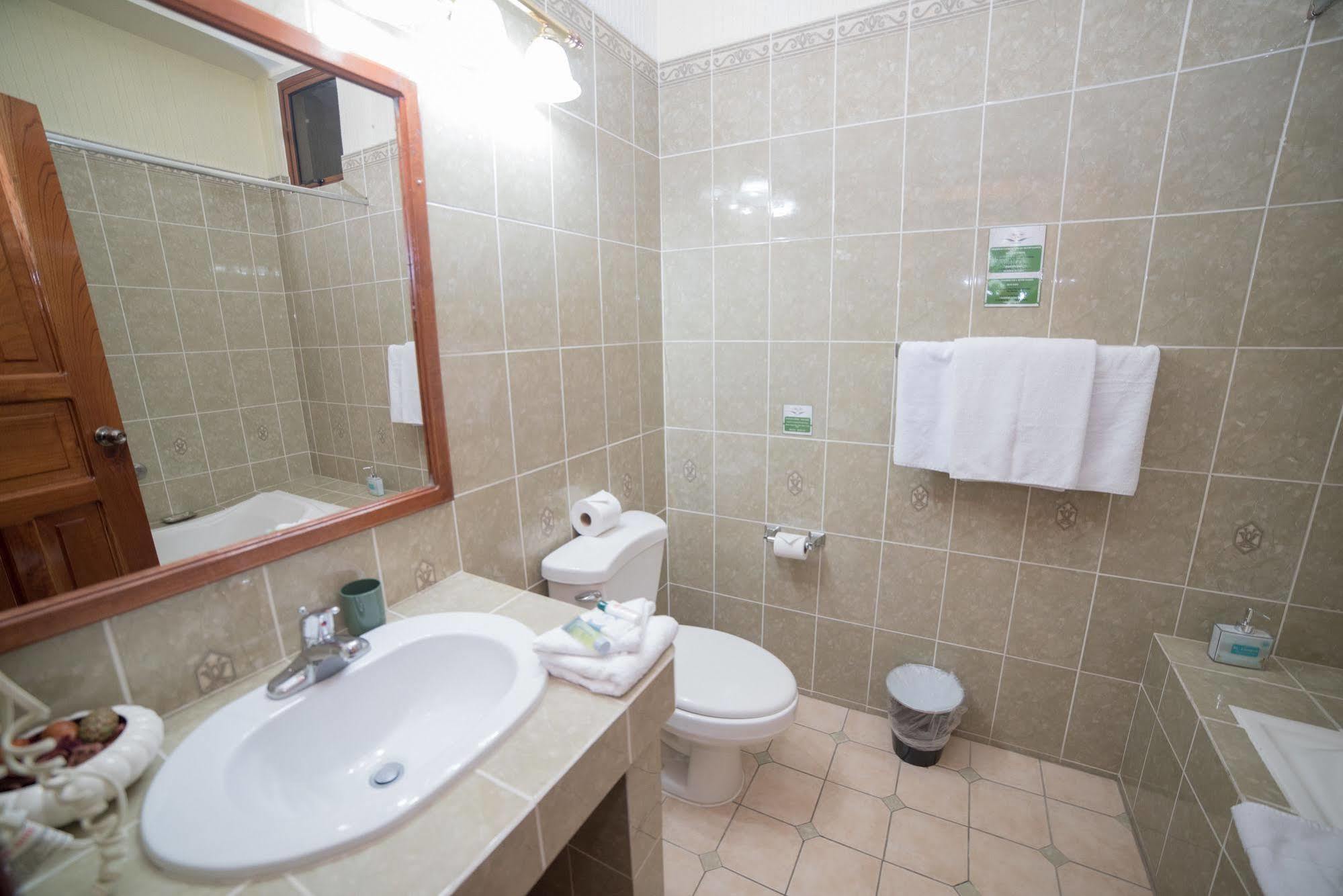 Hotel Anna Inn Olintepeque Esterno foto
