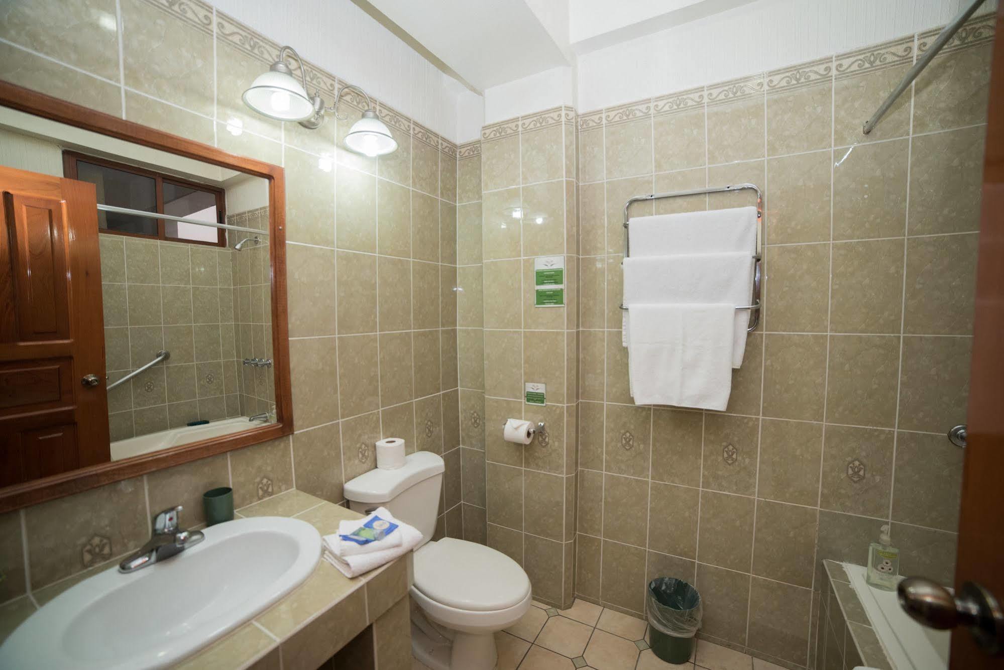 Hotel Anna Inn Olintepeque Esterno foto