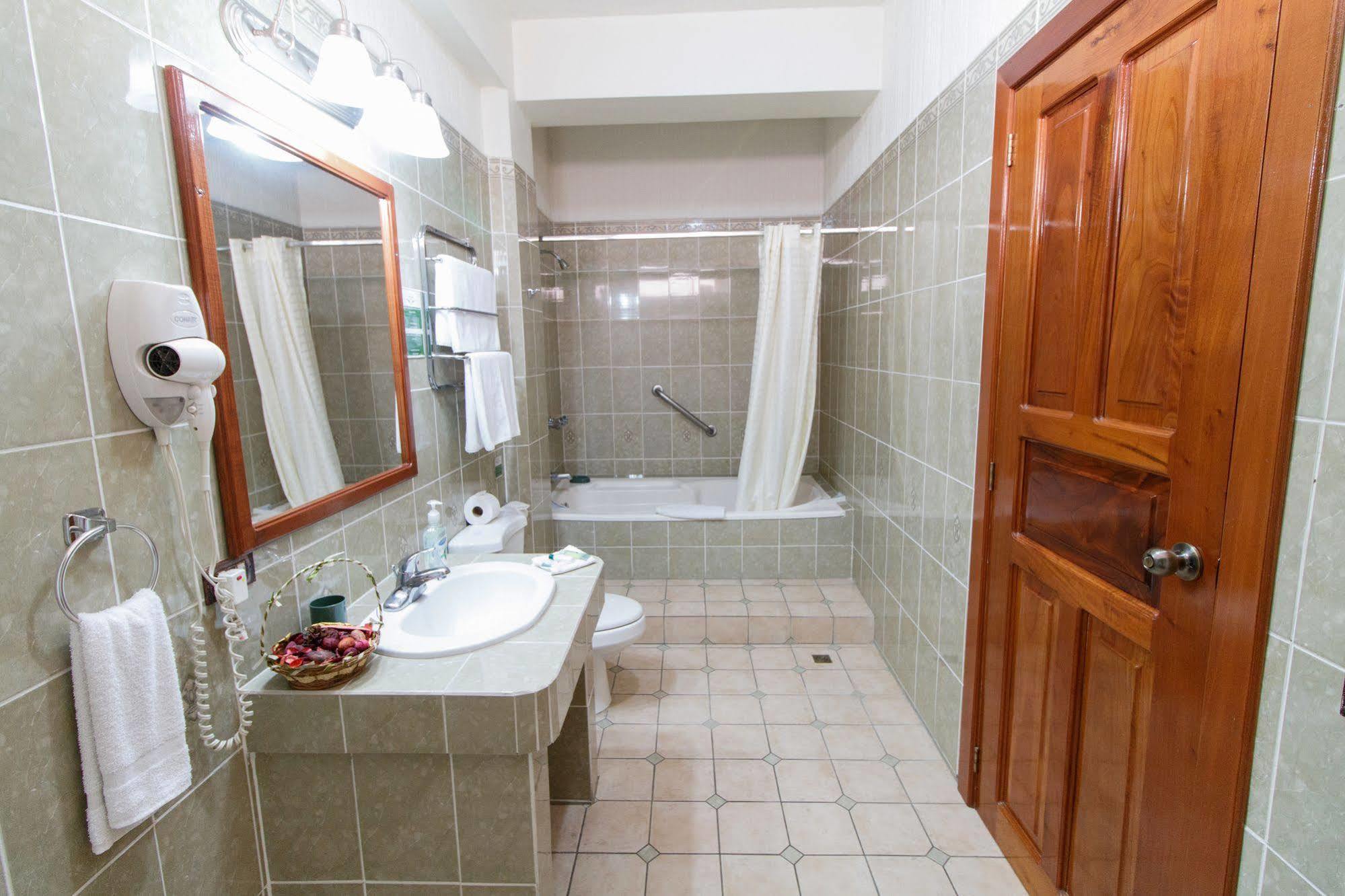 Hotel Anna Inn Olintepeque Esterno foto