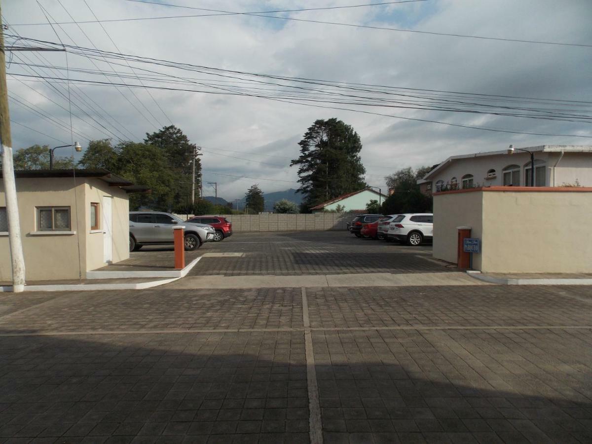 Hotel Anna Inn Olintepeque Esterno foto